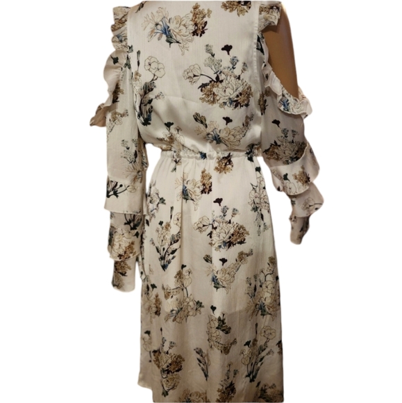 🌸Misguided flowy flower print cold shoulder dress  size 6🌸never worn - Picture 5 of 7
